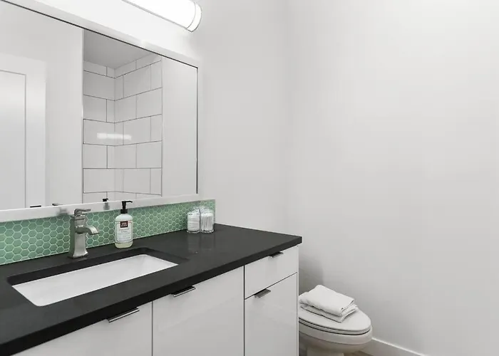 Large Rooftop & Poolside - Walk To Old Town Apartment