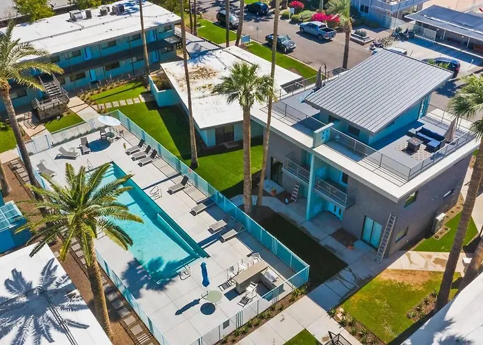 Large Rooftop & Poolside - Walk To Old Town Apartment Scottsdale