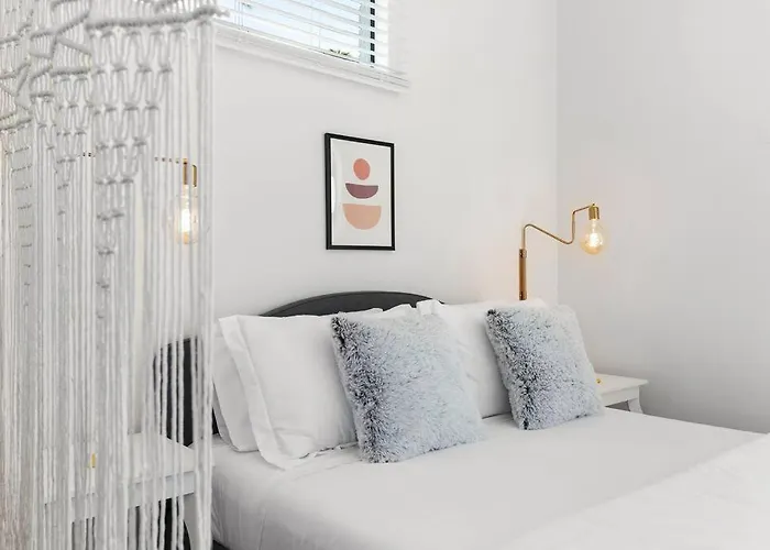 Apartment Large Rooftop & Poolside - Walk To Old Town *
