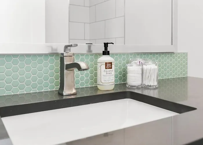 Large Rooftop & Poolside - Walk To Old Town *