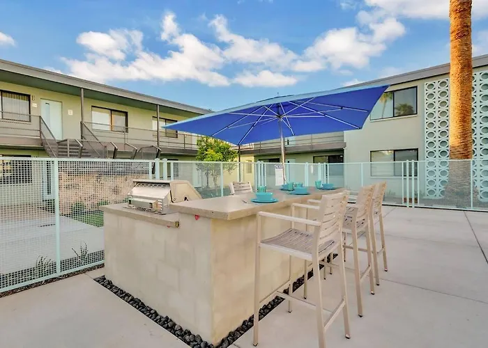 Large Rooftop & Poolside - Walk To Old Town Scottsdale