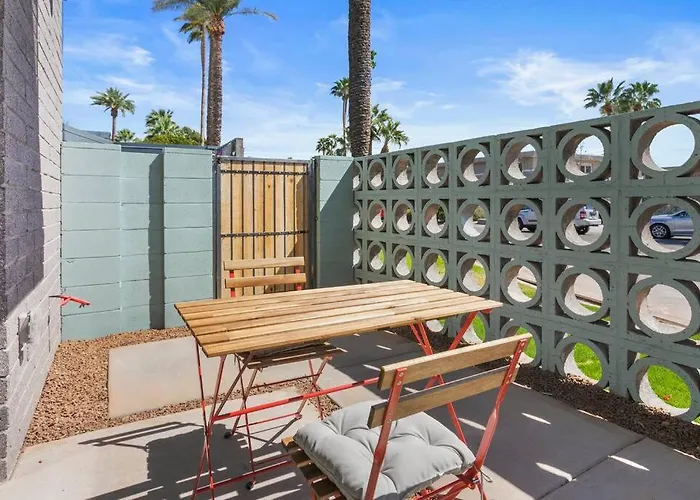 Large Rooftop & Poolside - Walk To Old Town Scottsdale