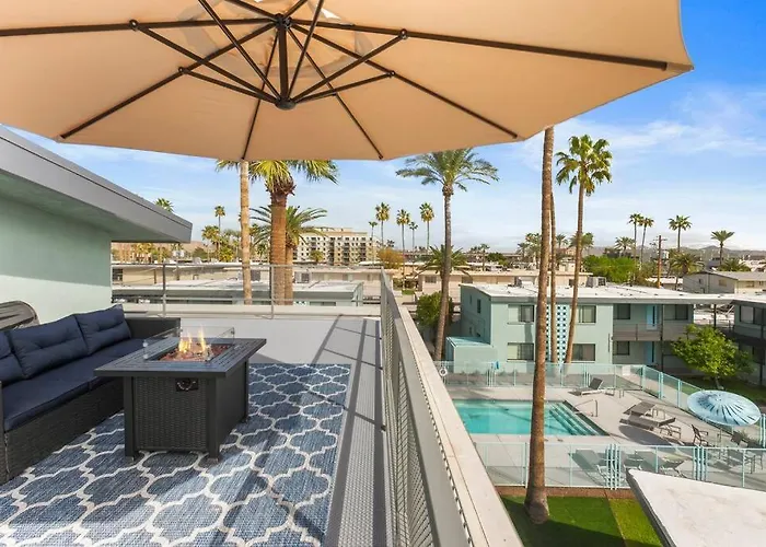 Large Rooftop & Poolside - Walk To Old Town Apartment *
