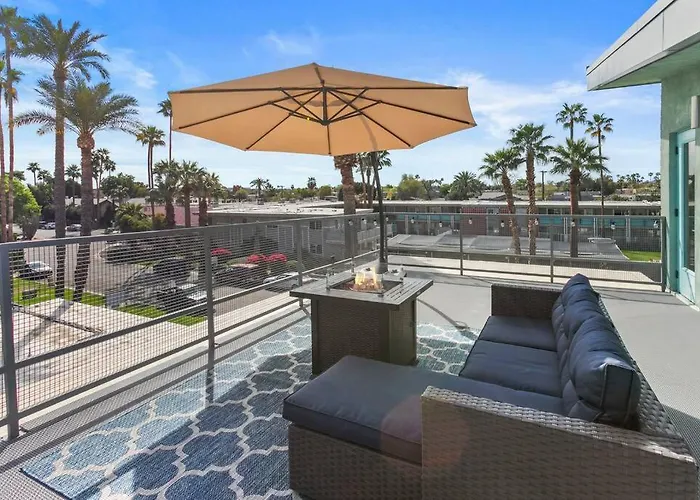 Large Rooftop & Poolside - Walk To Old Town