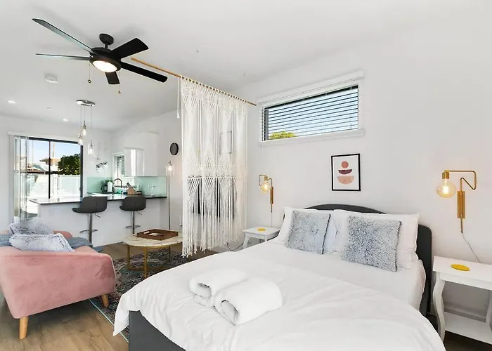 Apartment Large Rooftop & Poolside - Walk To Old Town *