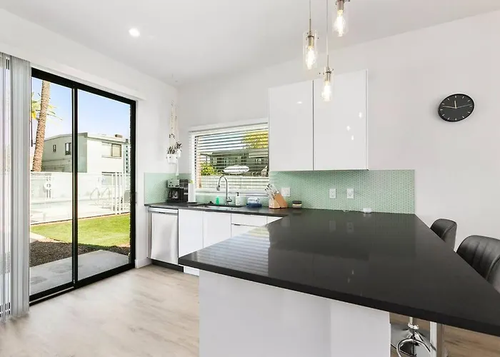 Large Rooftop & Poolside - Walk To Old Town Apartment Scottsdale